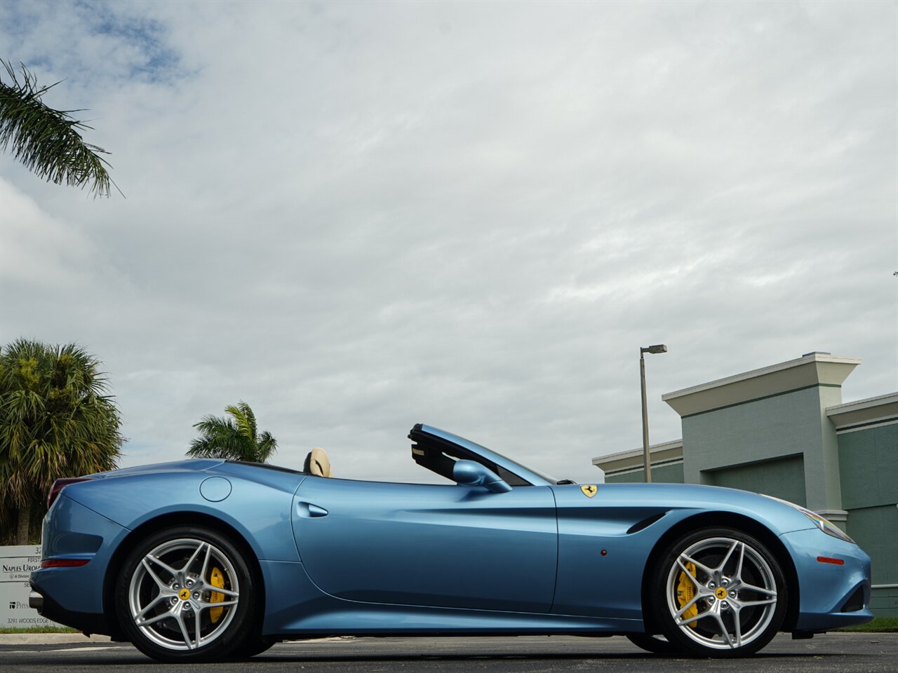 2015 Ferrari California T   - Photo 45 - Bonita Springs, FL 34134