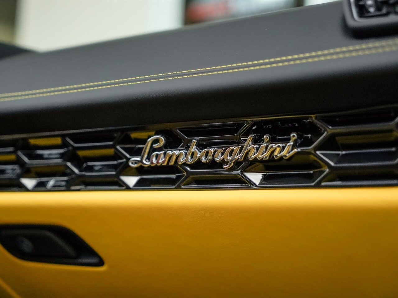 2022 Lamborghini Huracan EVO Spyder   - Photo 25 - Bonita Springs, FL 34134