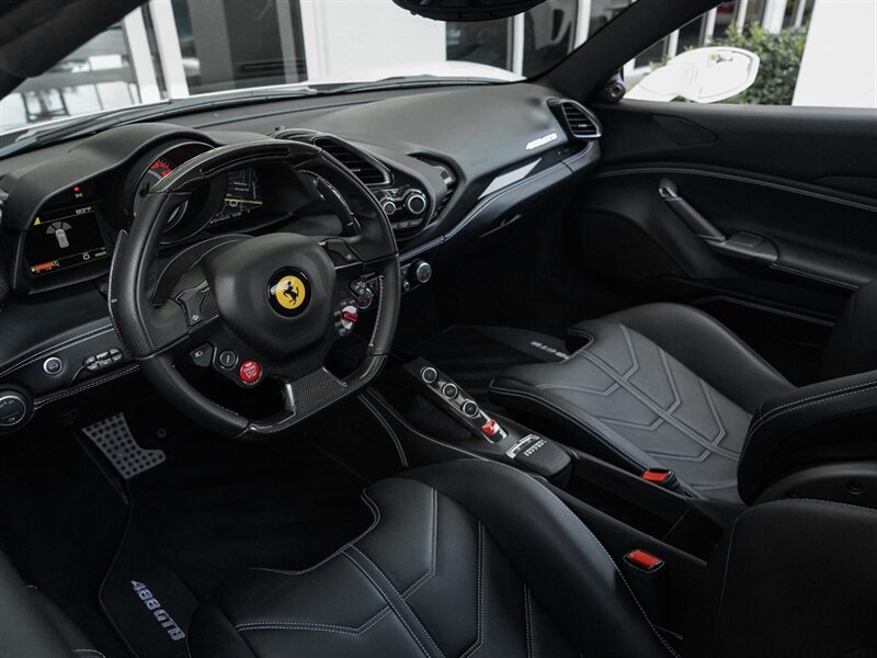 2017 Ferrari 488 GTB   - Photo 2 - Bonita Springs, FL 34134