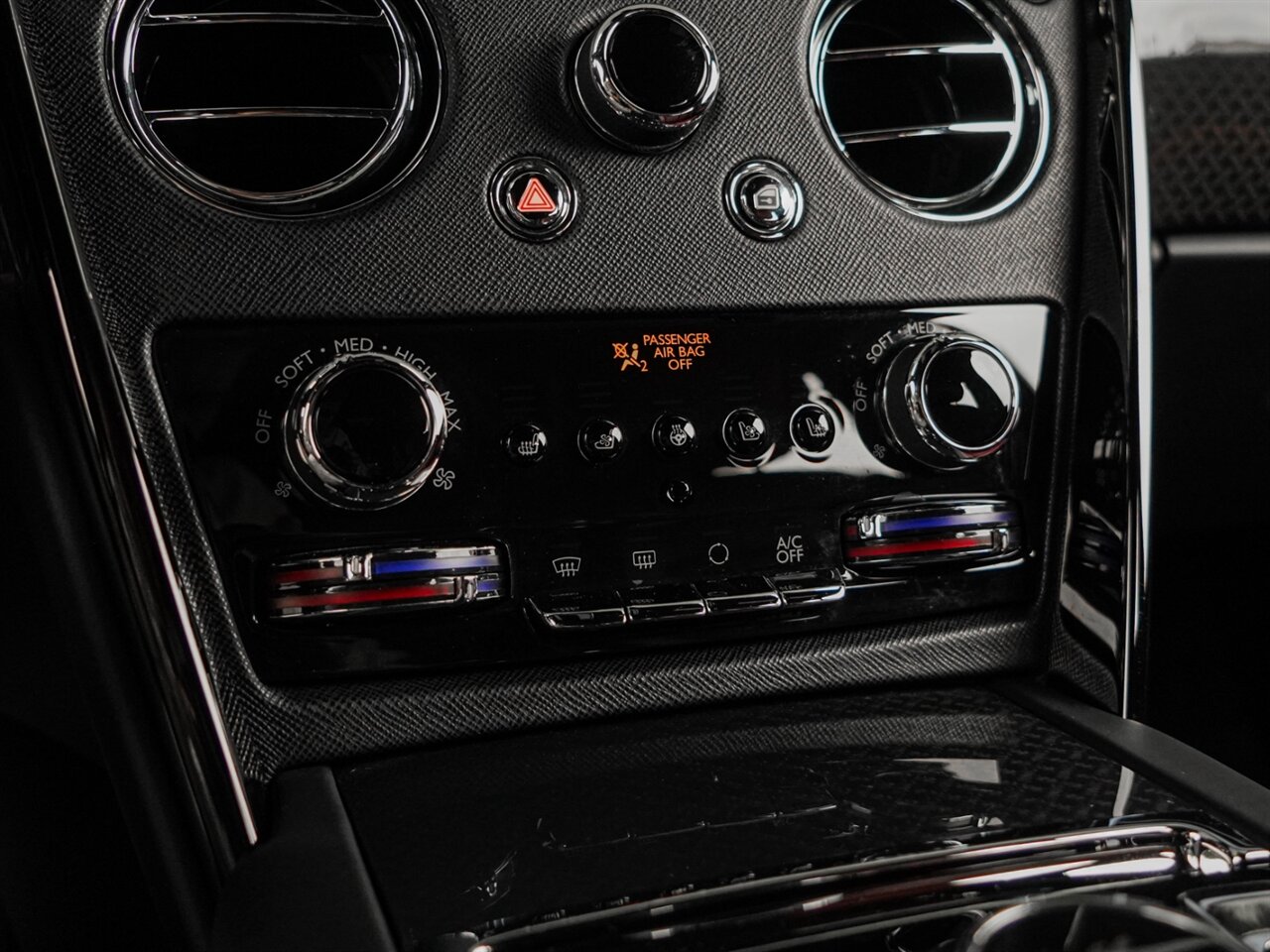 2021 Rolls-Royce Black Badge Cullinan   - Photo 18 - Bonita Springs, FL 34134