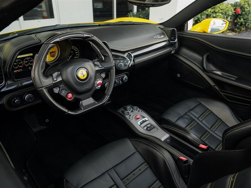 2015 Ferrari 458 Spider   - Photo 2 - Bonita Springs, FL 34134