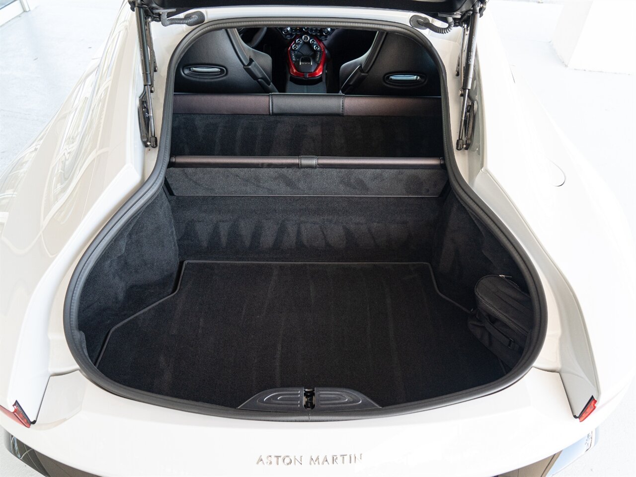 2019 Aston Martin Vantage   - Photo 24 - Bonita Springs, FL 34134