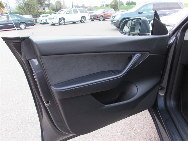 2022 Tesla Model Y Long Range - Photo 6 - Dublin, CA 94568