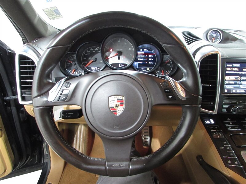 2012 Porsche Cayenne S photo