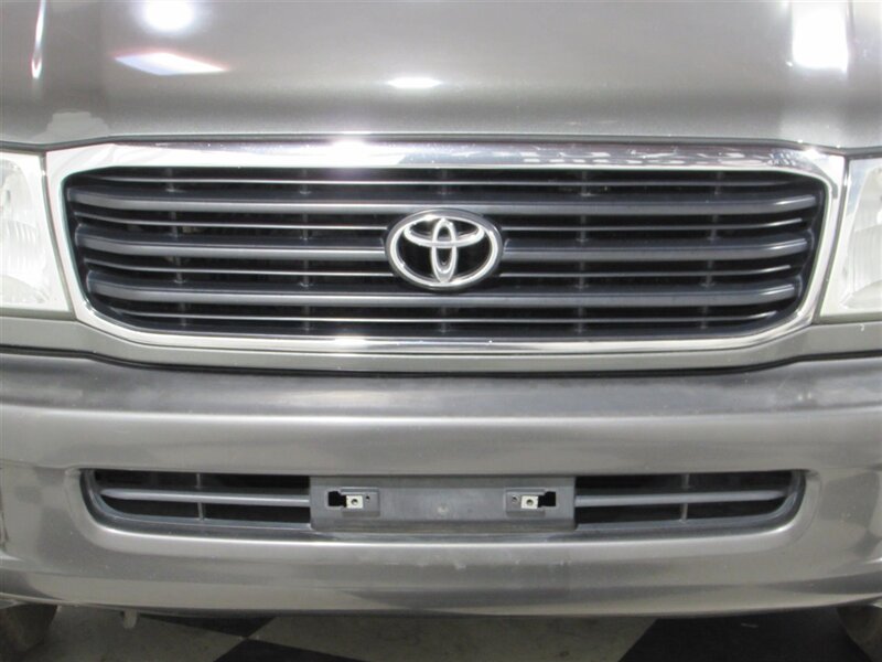 1999 Toyota Land Cruiser photo