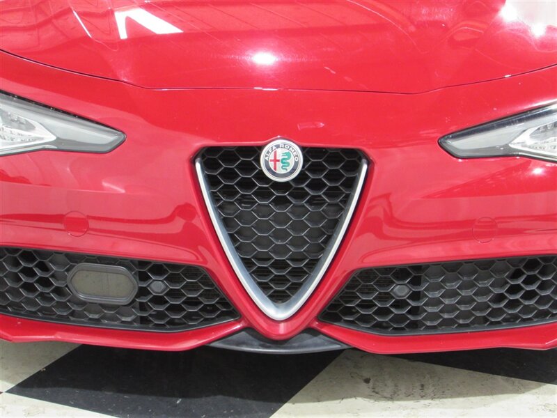 2018 Alfa Romeo Giulia Sport photo