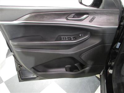 2023 Jeep Grand Cherokee Limited   - Photo 13 - Dublin, CA 94568