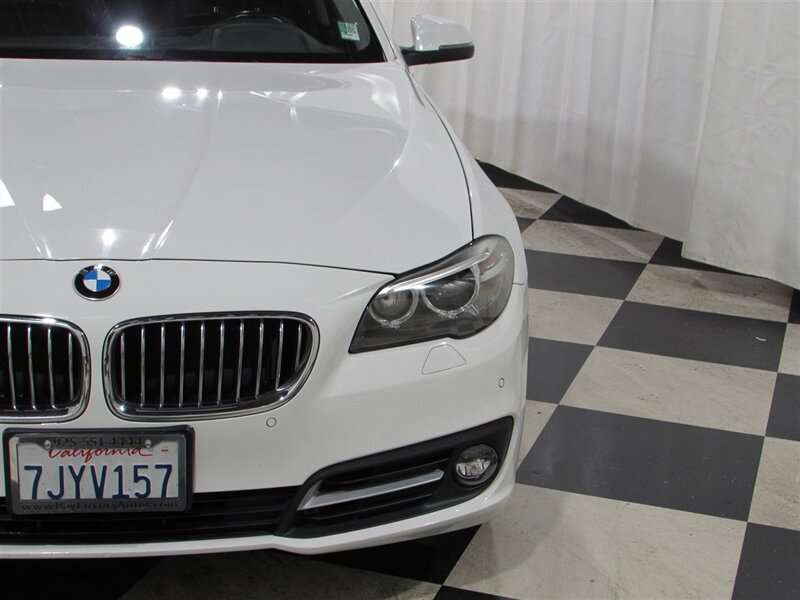 2015 BMW 5-Series 528i photo