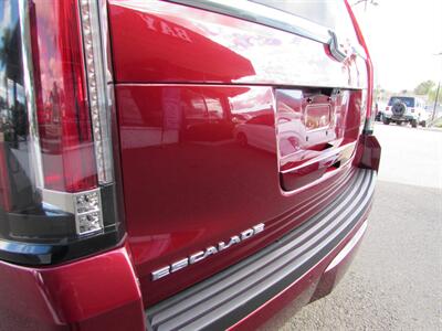 2018 Cadillac Escalade Premium Luxury   - Photo 28 - Dublin, CA 94568