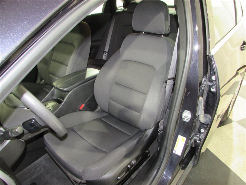 2023 Chevrolet Malibu LT - Photo 8 - Dublin, CA 94568