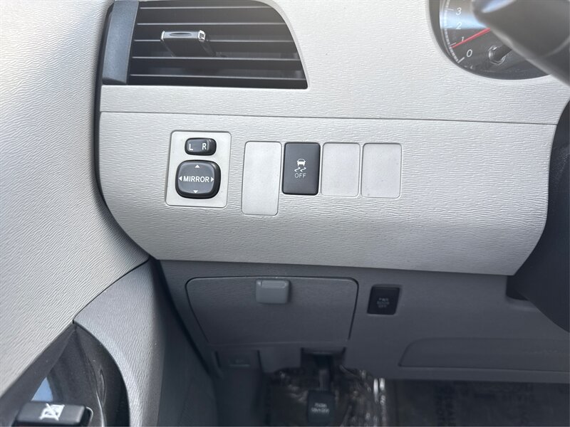 2012 Toyota Sienna LE 7-Passenger Auto - Photo 29 - Dublin, CA 94568