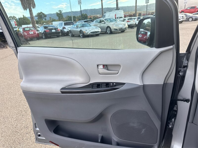2012 Toyota Sienna LE 7-Passenger Auto - Photo 18 - Dublin, CA 94568