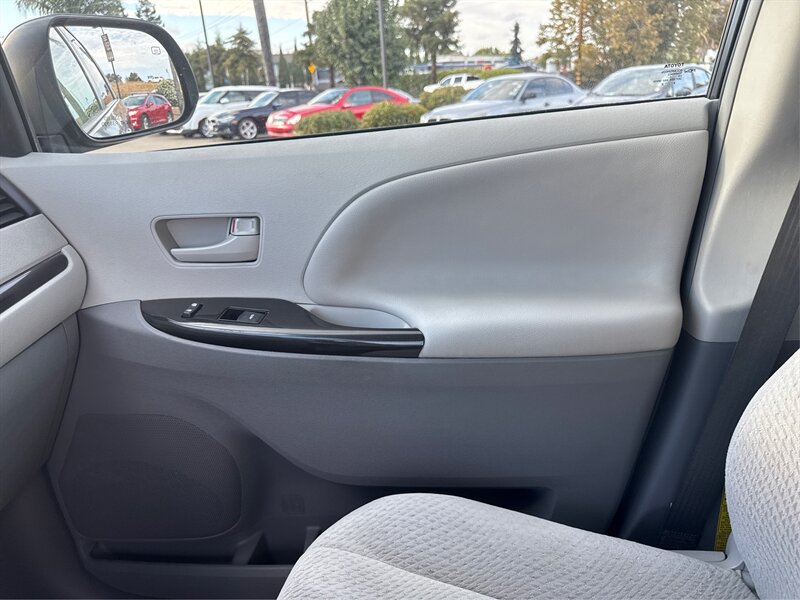 2012 Toyota Sienna LE 7-Passenger Auto - Photo 20 - Dublin, CA 94568