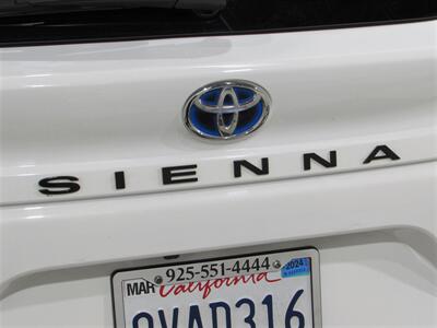 2021 Toyota Sienna XSE 7-Passenger   - Photo 12 - Dublin, CA 94568