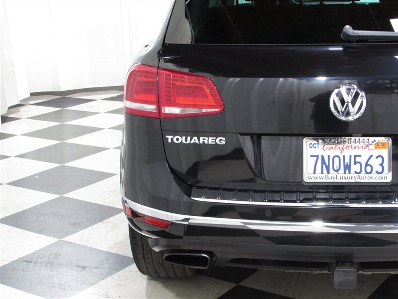 2016 Volkswagen Touareg VR6 Lux photo