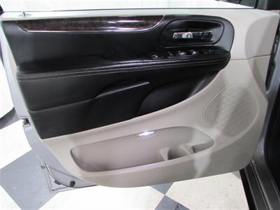 2014 Chrysler Town & Country Touring   - Photo 10 - Dublin, CA 94568