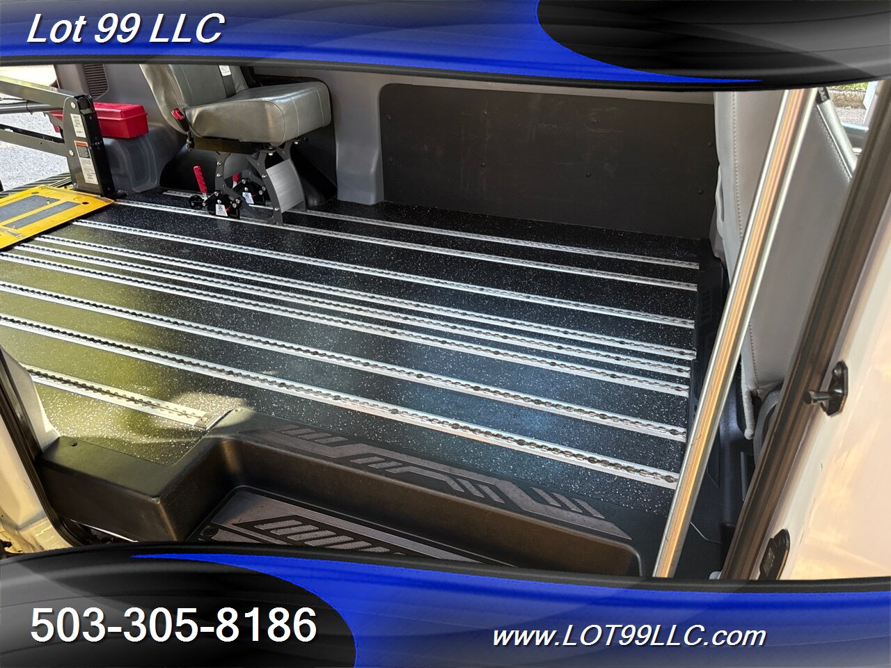 2018 Ford Transit 140k ** WHEELCHAIR VAN ** 34 " Wide Ramp BraunAbility Interlock Flooring - Photo 46 - Milwaukie, OR 97267
