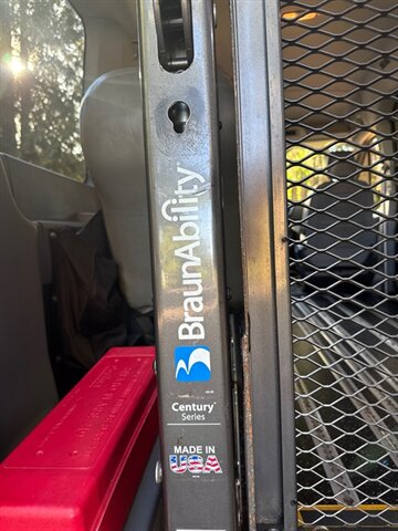 2018 Ford Transit 140k ** WHEELCHAIR VAN ** 34 " Wide Ramp BraunAbility Interlock Flooring - Photo 25 - Milwaukie, OR 97267