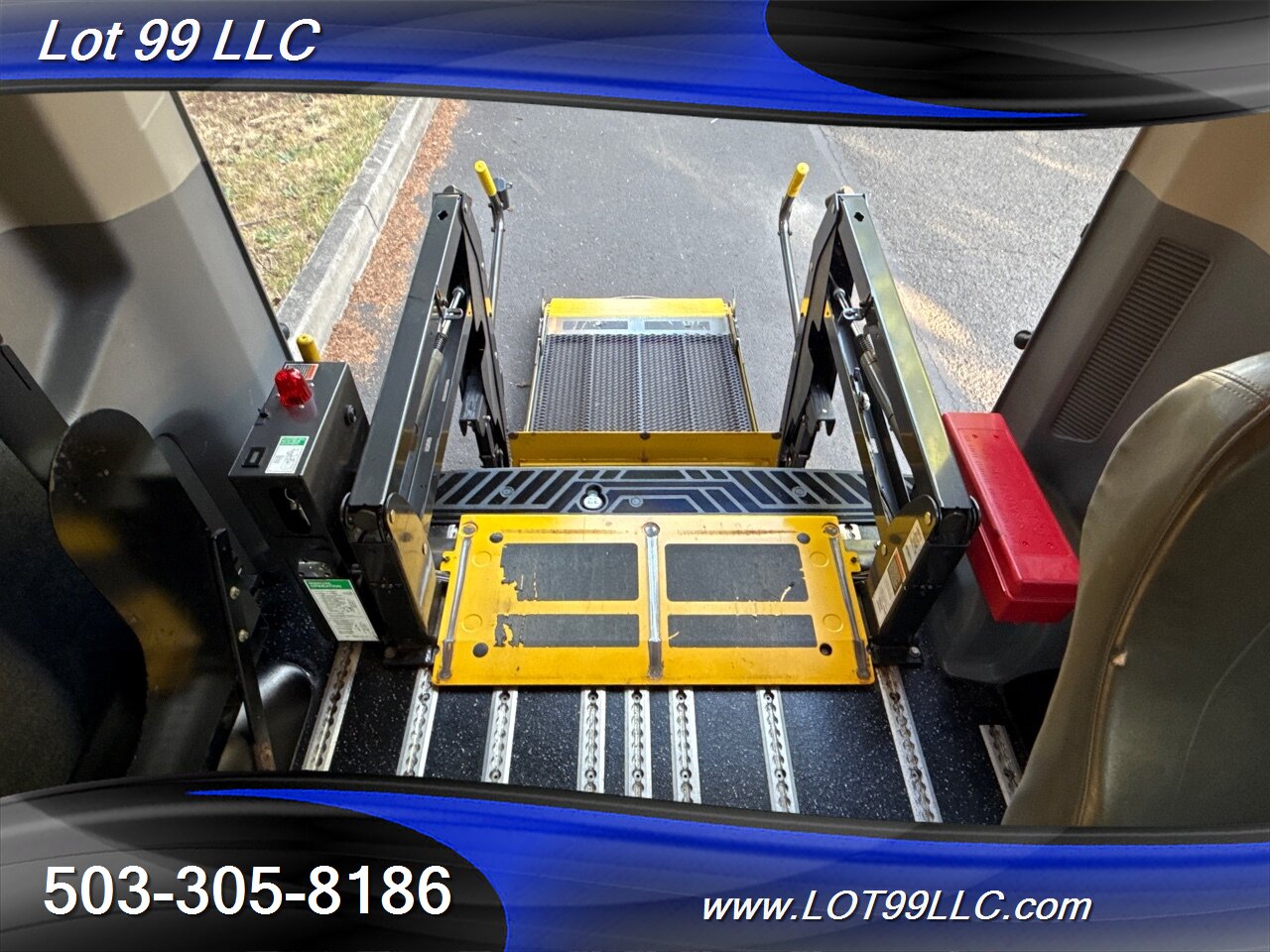 2018 Ford Transit 140k ** WHEELCHAIR VAN ** 34 " Wide Ramp BraunAbility Interlock Flooring - Photo 21 - Milwaukie, OR 97267