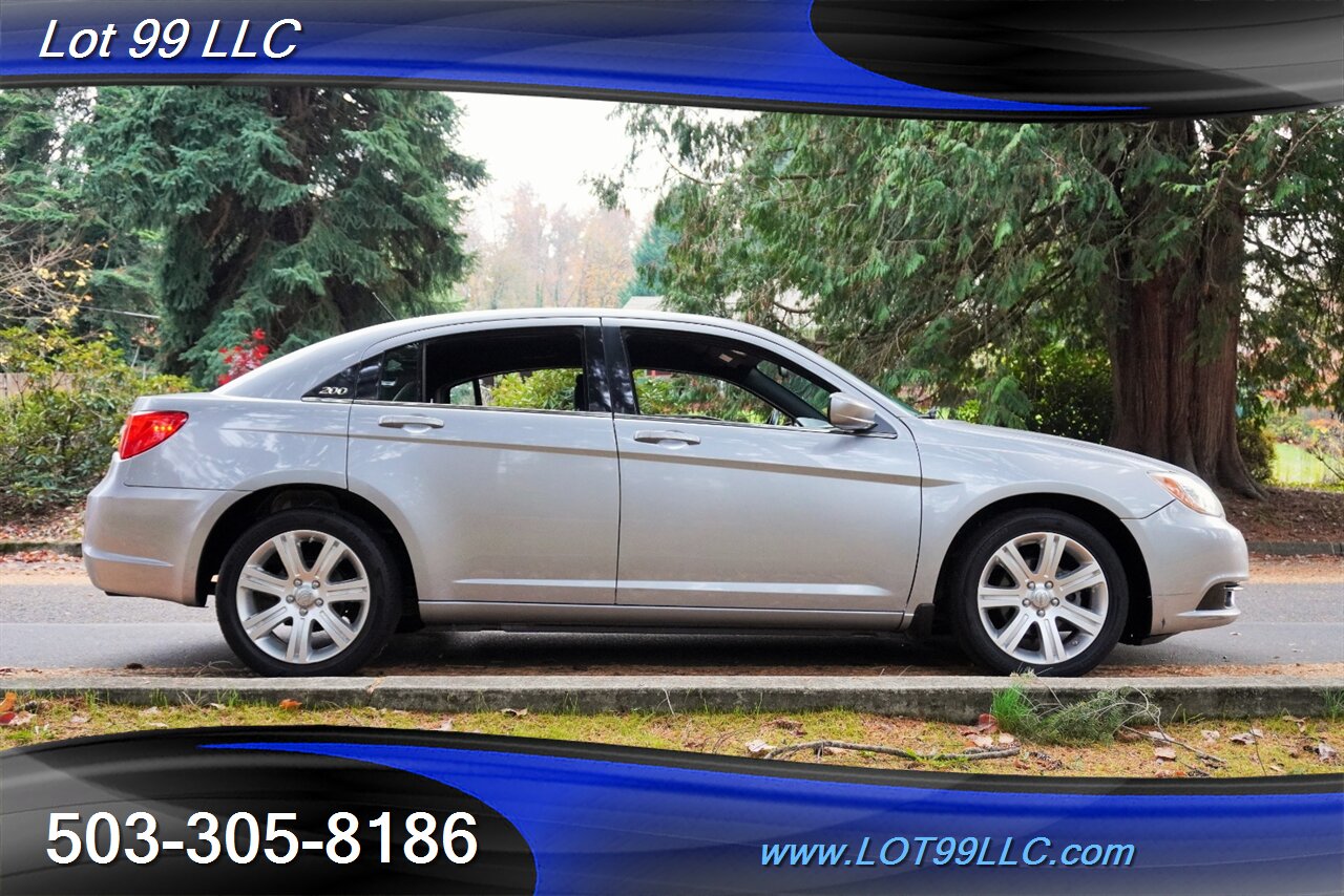 2013 Chrysler 200 LX Sedan 2.4L Automatic Premium Wheels 29 MPG - Photo 8 - Milwaukie, OR 97267