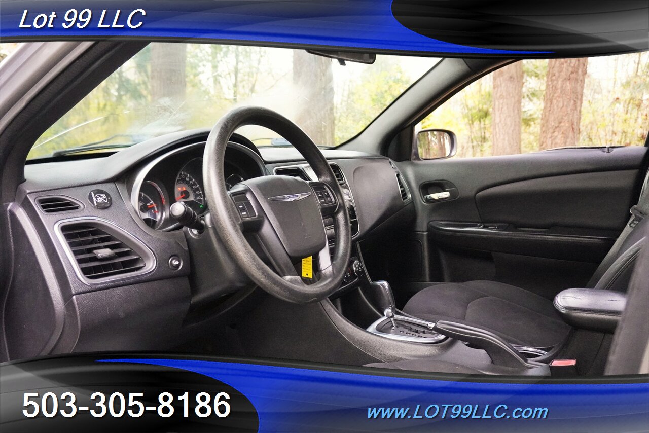 2013 Chrysler 200 LX Sedan 2.4L Automatic Premium Wheels 29 MPG - Photo 2 - Milwaukie, OR 97267