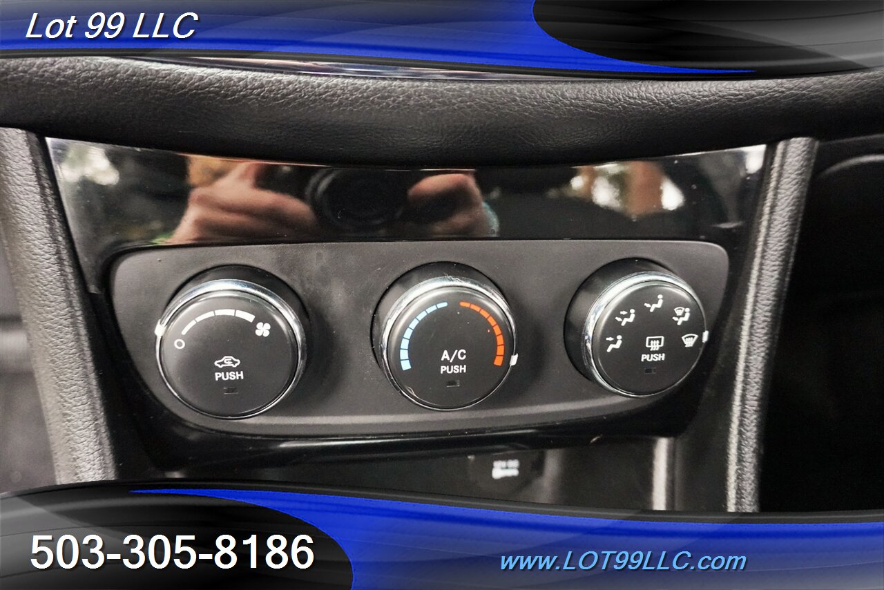 2013 Chrysler 200 LX Sedan 2.4L Automatic Premium Wheels 29 MPG - Photo 16 - Milwaukie, OR 97267