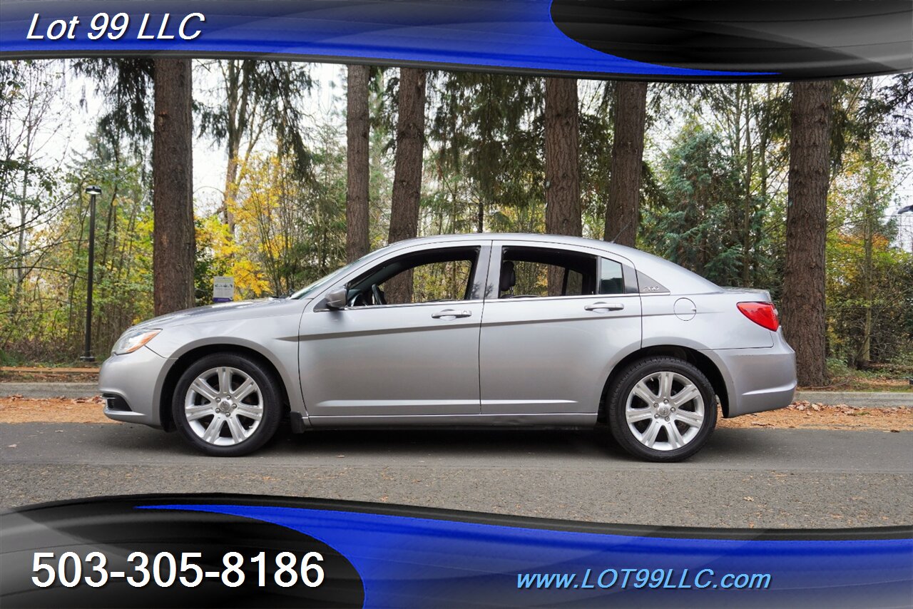 2013 Chrysler 200 LX Sedan 2.4L Automatic Premium Wheels 29 MPG - Photo 1 - Milwaukie, OR 97267