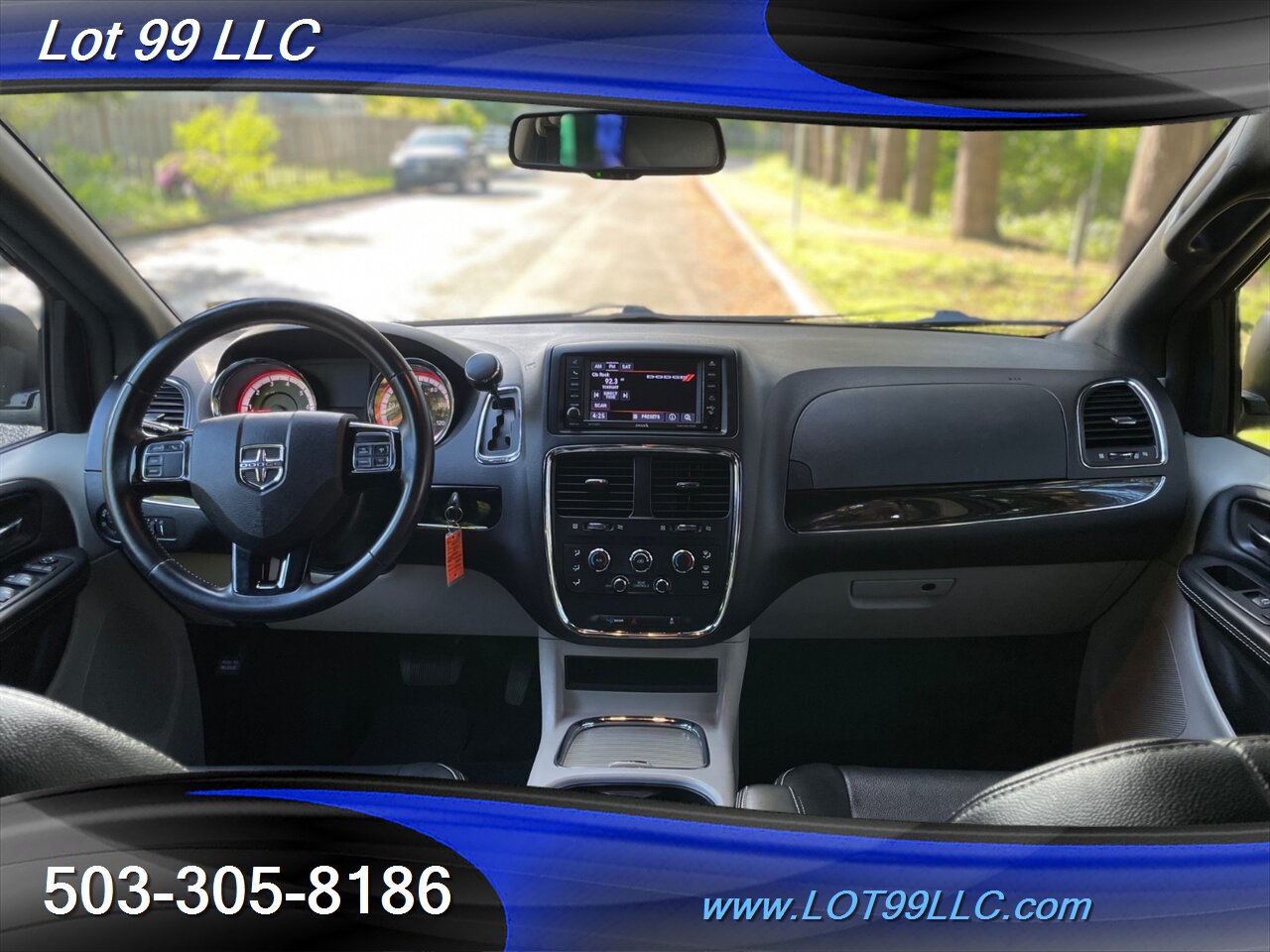 2018 Dodge Grand Caravan SXT 104k Leather Navigation  3rd Row Seat   - Photo 2 - Milwaukie, OR 97267