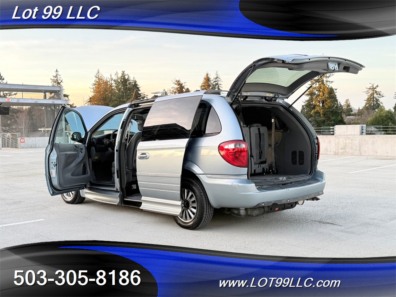2005 Chrysler Town & Country Touring 83k **WHEELCHAIR VAN** New Tires - Photo 31 - Milwaukie, OR 97267
