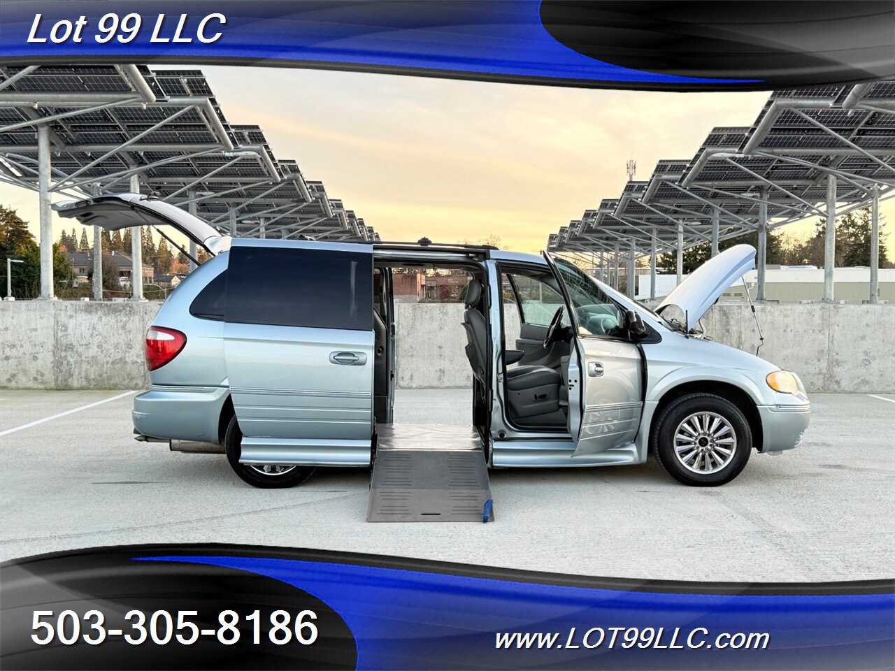 2005 Chrysler Town & Country Touring 83k **WHEELCHAIR VAN** New Tires - Photo 1 - Milwaukie, OR 97267