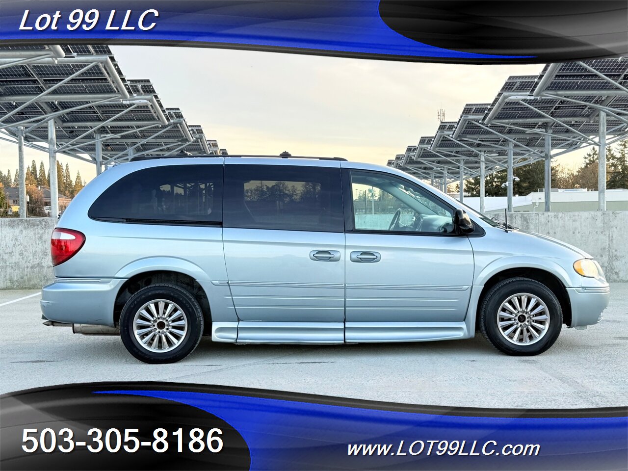 2005 Chrysler Town & Country Touring 83k **WHEELCHAIR VAN** New Tires - Photo 15 - Milwaukie, OR 97267