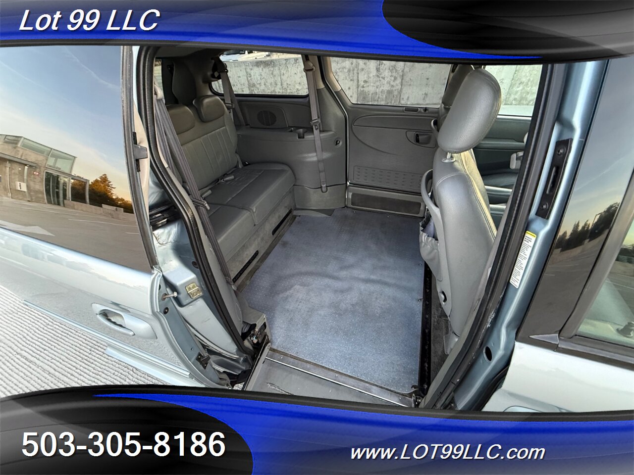 2005 Chrysler Town & Country Touring 83k **WHEELCHAIR VAN** New Tires - Photo 37 - Milwaukie, OR 97267