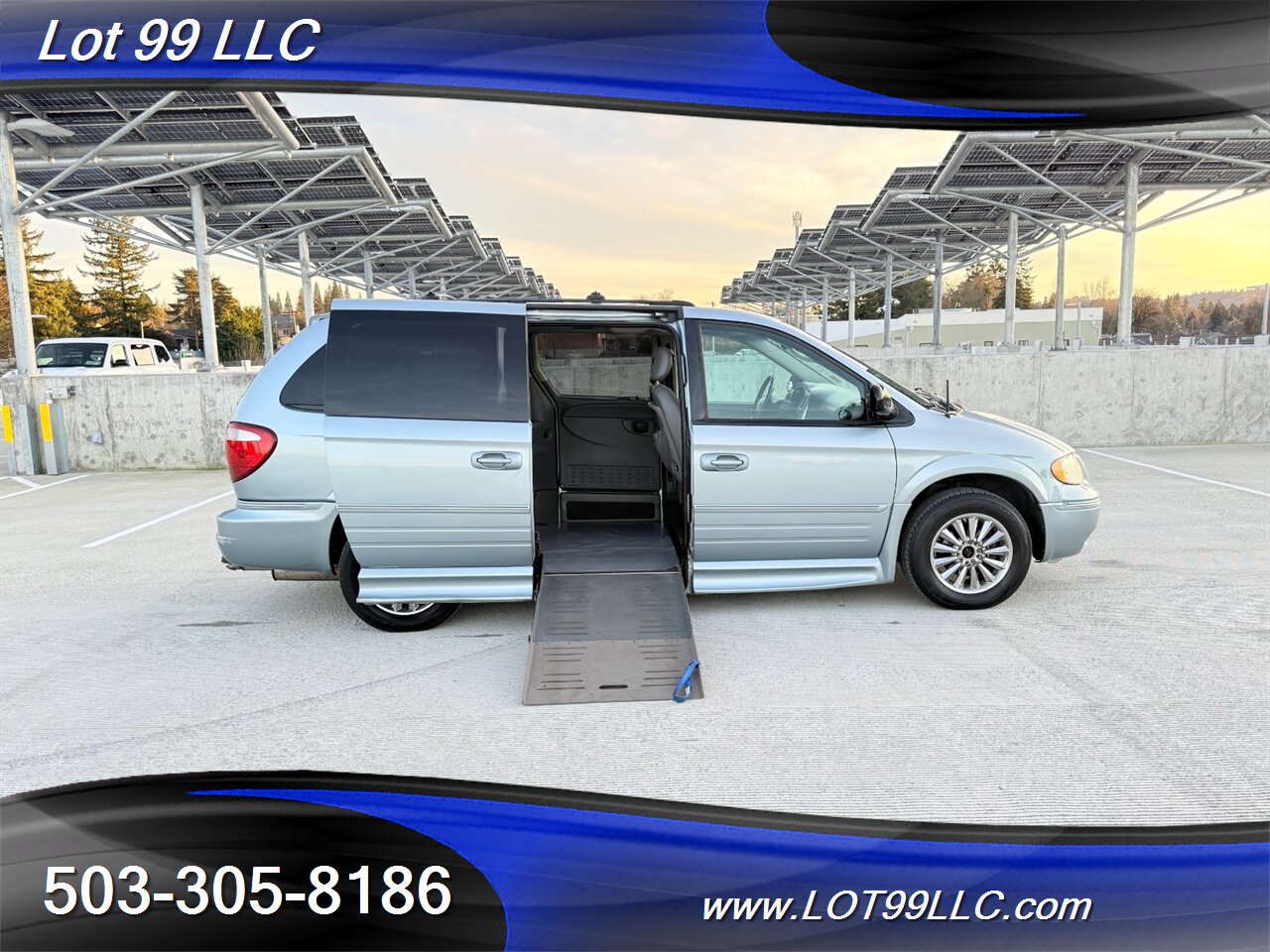 2005 Chrysler Town & Country Touring 83k **WHEELCHAIR VAN** New Tires - Photo 40 - Milwaukie, OR 97267