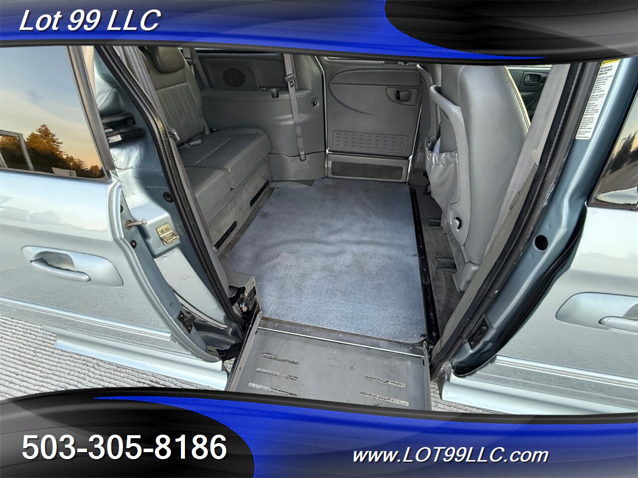 2005 Chrysler Town & Country Touring 83k **WHEELCHAIR VAN** New Tires - Photo 7 - Milwaukie, OR 97267