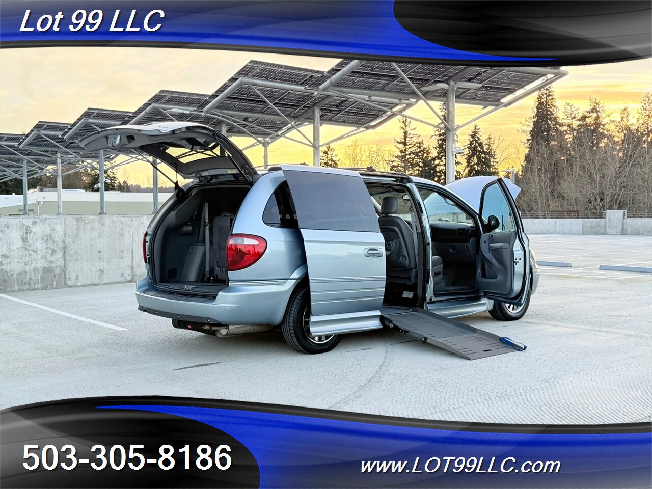 2005 Chrysler Town & Country Touring 83k **WHEELCHAIR VAN** New Tires - Photo 29 - Milwaukie, OR 97267