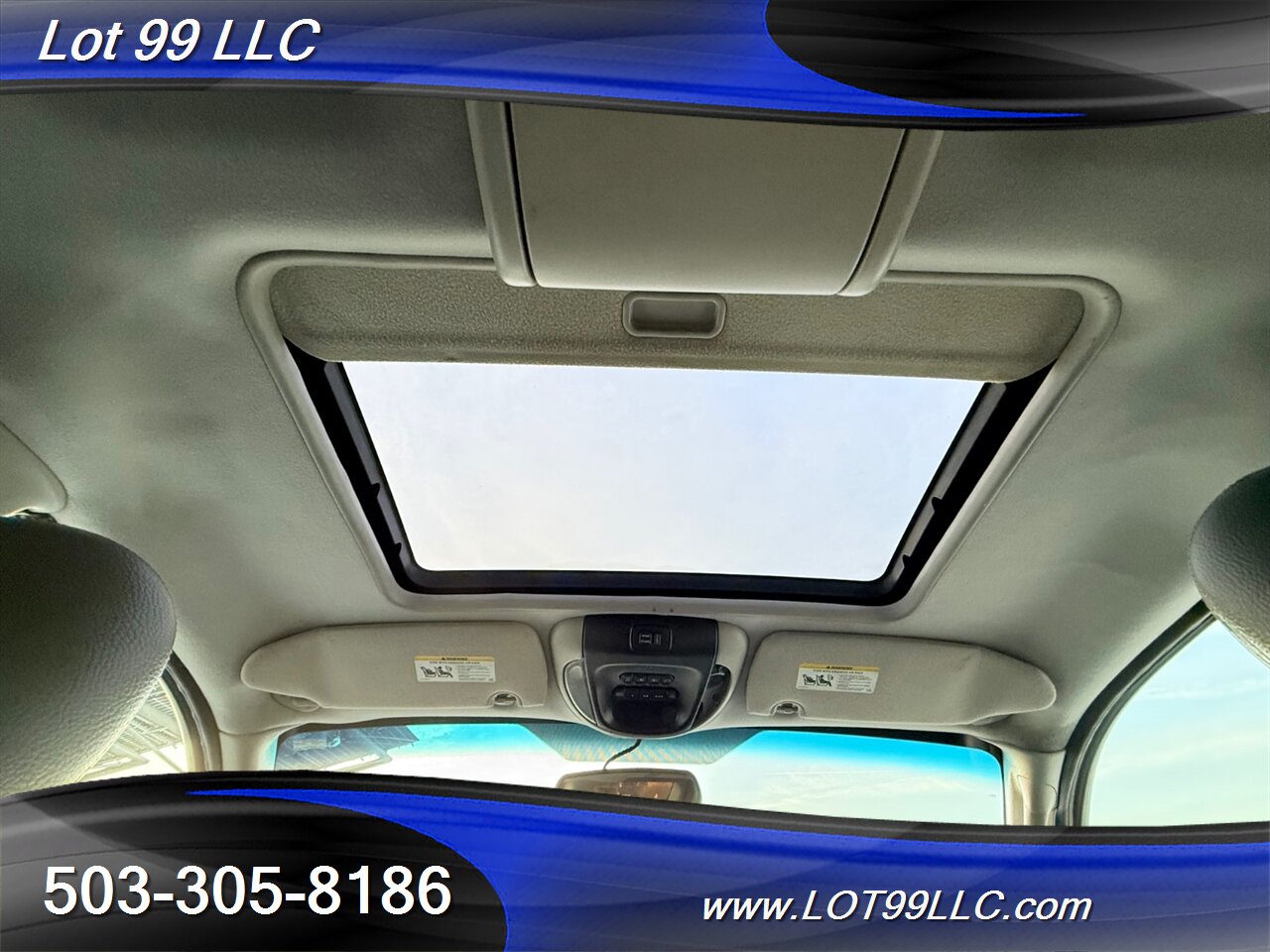 2005 Chrysler Town & Country Touring 83k **WHEELCHAIR VAN** New Tires - Photo 6 - Milwaukie, OR 97267