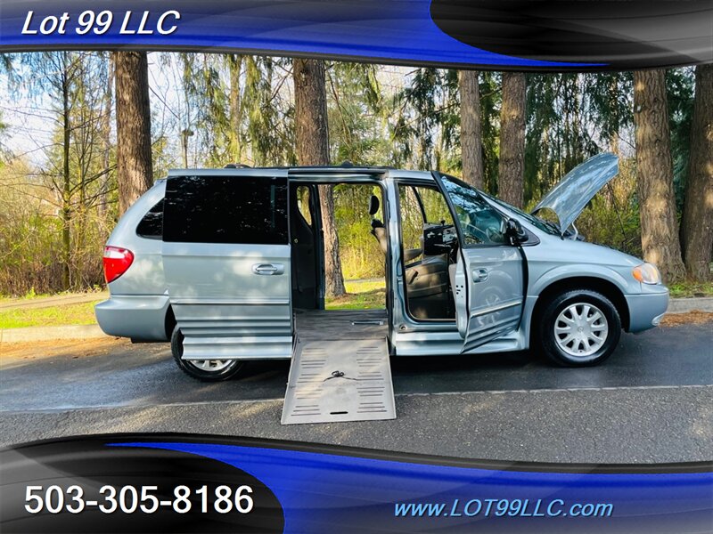The 2003 Chrysler Town & Country LXi photos