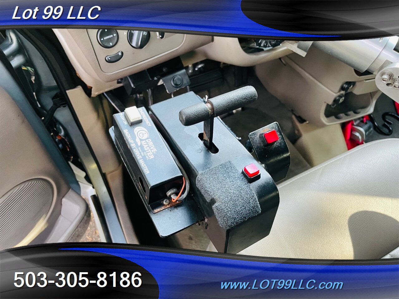 2003 Chrysler Town & Country LXi WHEELCHAIR VAN Htd Leather Hand Controls   - Photo 11 - Milwaukie, OR 97267