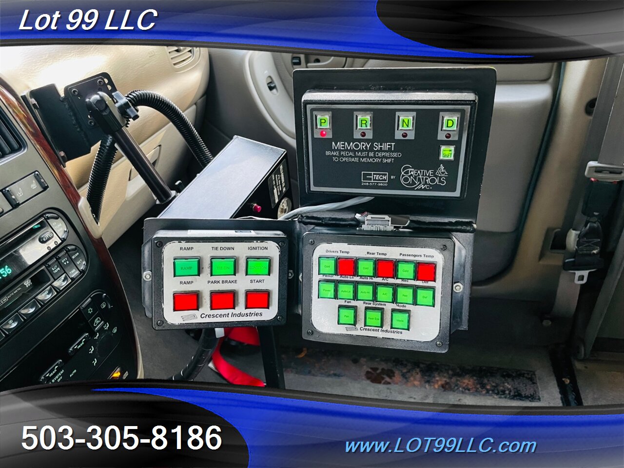 2003 Chrysler Town & Country LXi WHEELCHAIR VAN Htd Leather Hand Controls   - Photo 9 - Milwaukie, OR 97267