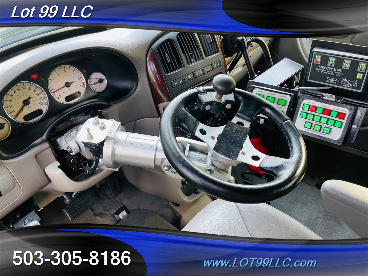 2003 Chrysler Town & Country LXi WHEELCHAIR VAN Htd Leather Hand Controls   - Photo 3 - Milwaukie, OR 97267
