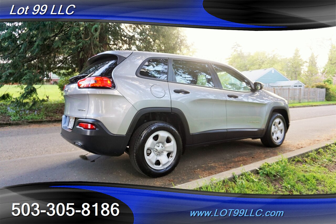 2016 Jeep Cherokee Sport Altitude Only 50K 2.4L Automatic Newer Tires   - Photo 8 - Milwaukie, OR 97267
