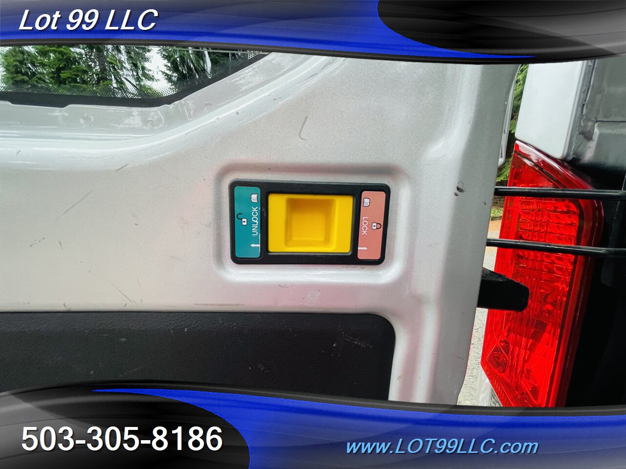 2015 Ford Transit CARGO VAN  71K Leather Divider Wall   - Photo 36 - Milwaukie, OR 97267