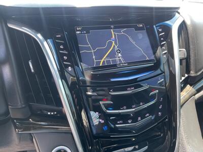 2019 Cadillac Escalade Platinum   - Photo 8 - Saint George, UT 84770