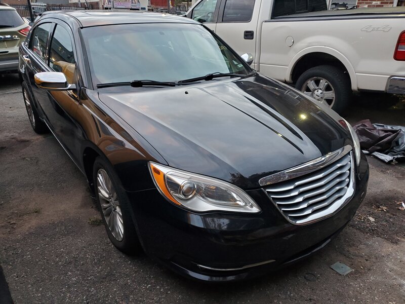2011 Chrysler 200 Limited  