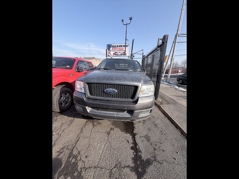 2005 Ford F-150 XL 4dr SuperCab XL  