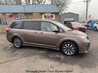 2019 Toyota Sienna XLE 7-Passenger Minivan