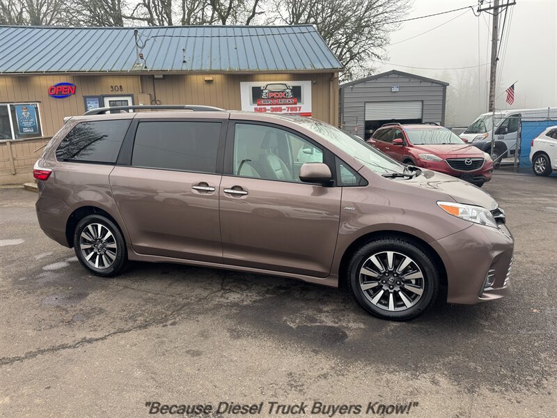2019 Toyota Sienna XLE 7-Passenger  