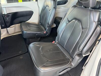 2018 Chrysler Pacifica Limited   - Photo 9 - Portland, OR 97267
