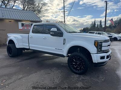 2017 Ford F-350 Super Duty Lariat Truck