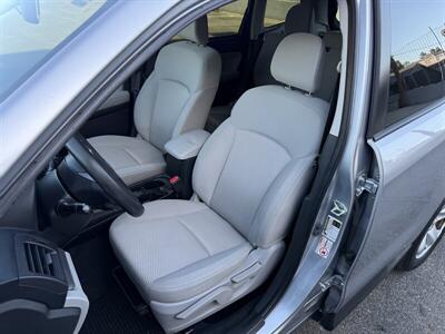 2015 Subaru Forester 2.5i   - Photo 12 - Reseda, CA 91335
